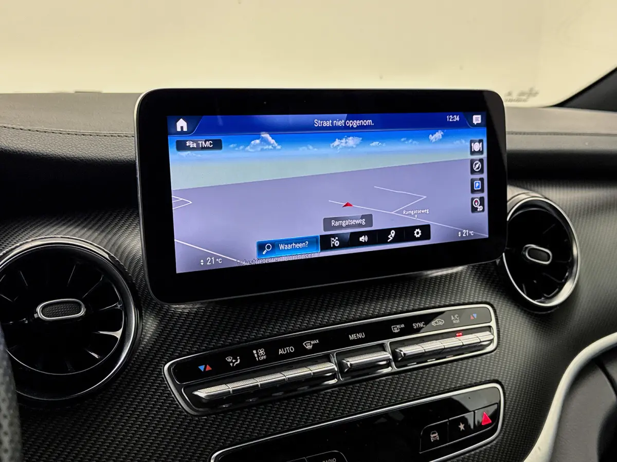 300d Lang DC Avantgarde AMG line Leder Brabus velgen Airmatic Elektrische schuifdeuren 360 camera Navigatie Trekhaak afneembaar