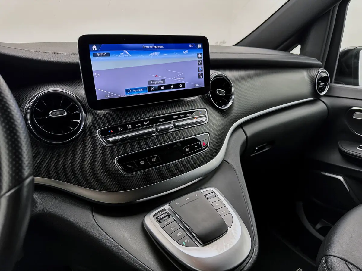 300d Lang DC Avantgarde AMG line Leder Brabus velgen Airmatic Elektrische schuifdeuren 360 camera Navigatie Trekhaak afneembaar