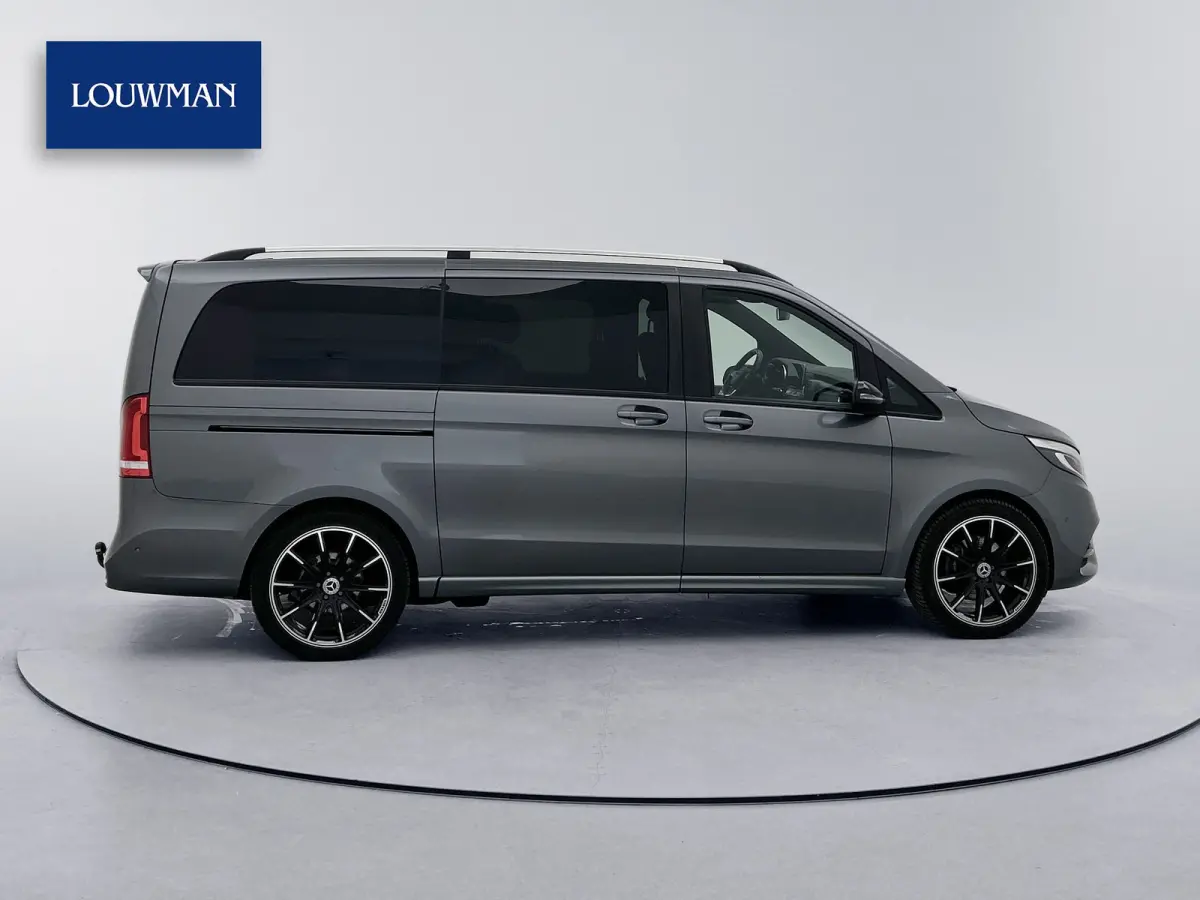 300d Lang DC Avantgarde AMG line Leder Brabus velgen Airmatic Elektrische schuifdeuren 360 camera Navigatie Trekhaak afneembaar