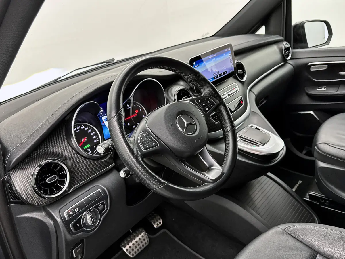 300d Lang DC Avantgarde AMG line Leder Brabus velgen Airmatic Elektrische schuifdeuren 360 camera Navigatie Trekhaak afneembaar