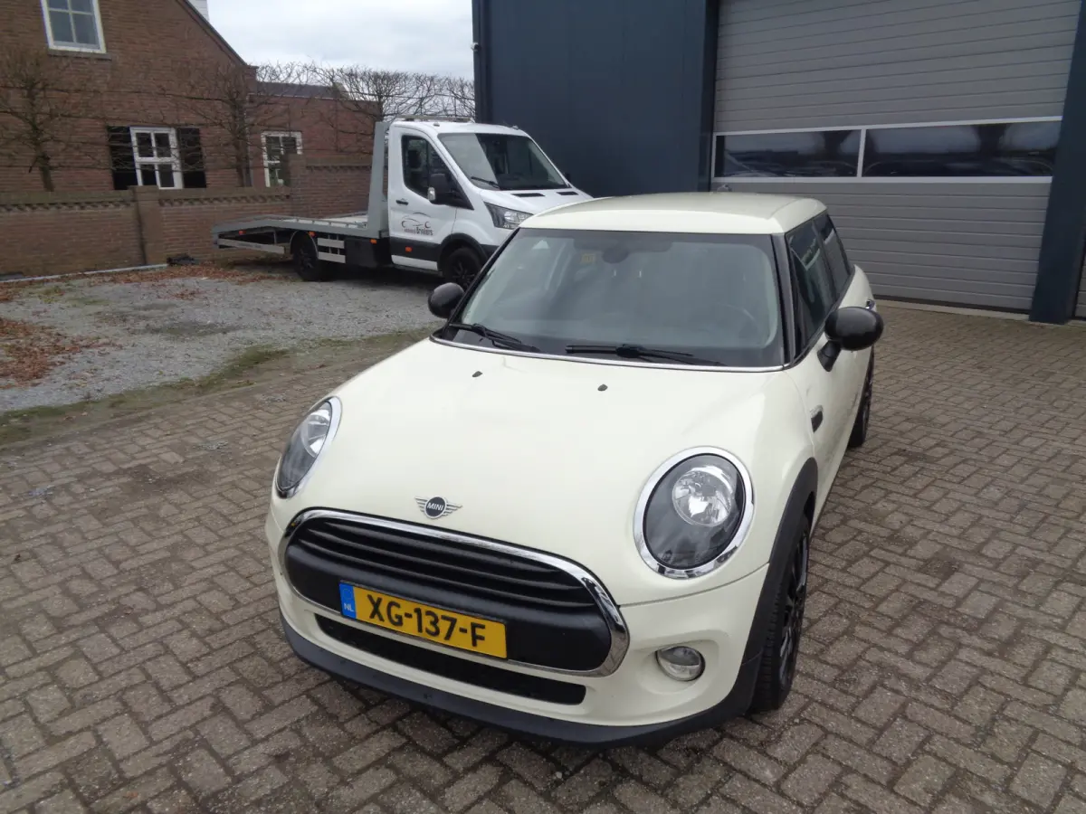 1.5 One First Airco, Navigatie, Carplay, LM velgen 17 inch