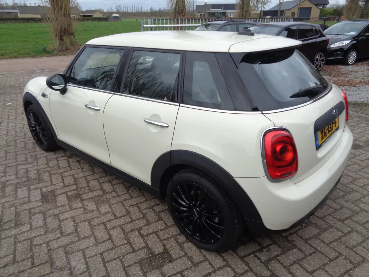 1.5 One First Airco, Navigatie, Carplay, LM velgen 17 inch