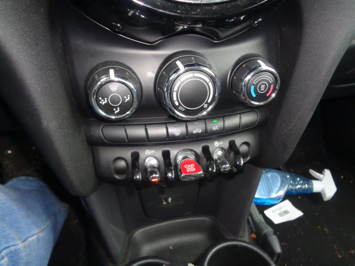 1.5 One First Airco, Navigatie, Carplay, LM velgen 17 inch