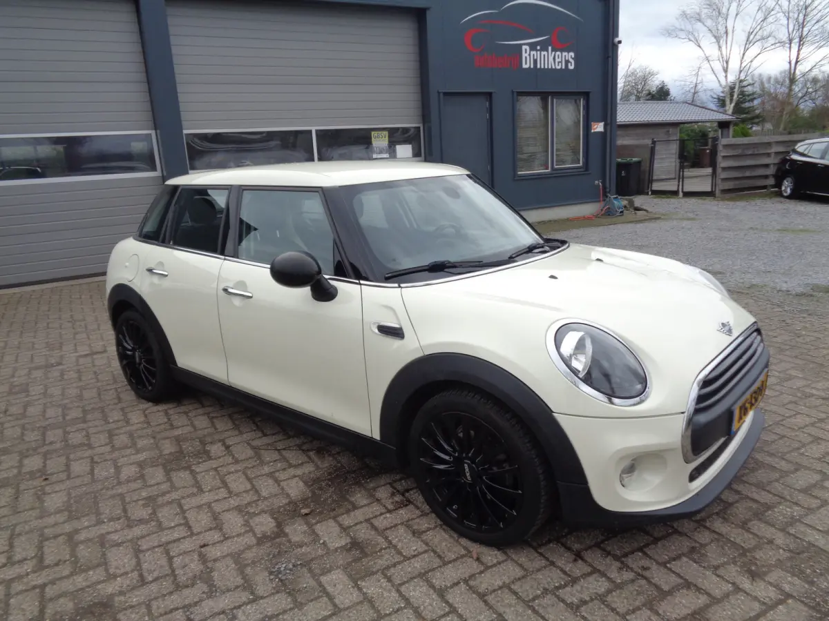 1.5 One First Airco, Navigatie, Carplay, LM velgen 17 inch