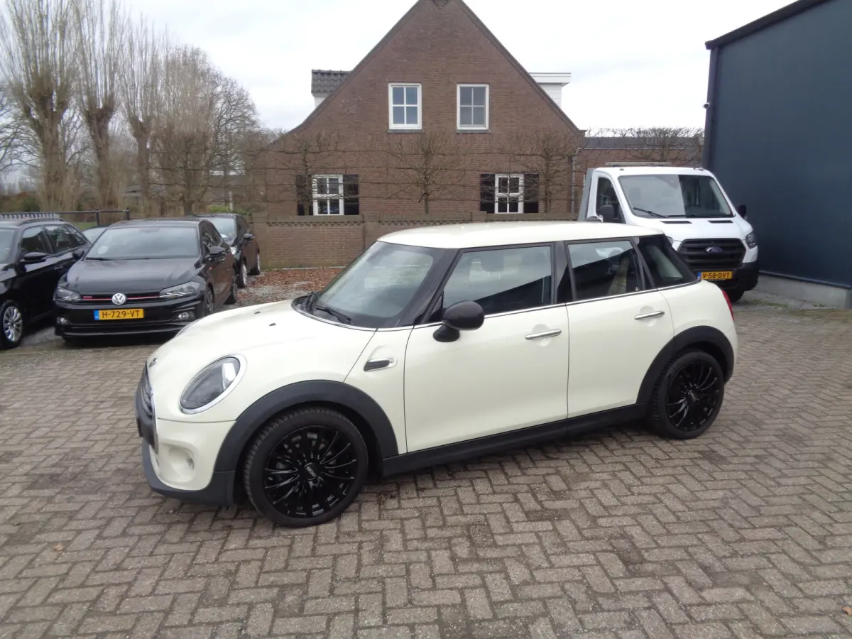 1.5 One First Airco, Navigatie, Carplay, LM velgen 17 inch