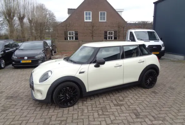 1.5 One First Airco, Navigatie, Carplay, LM velgen 17 inch
