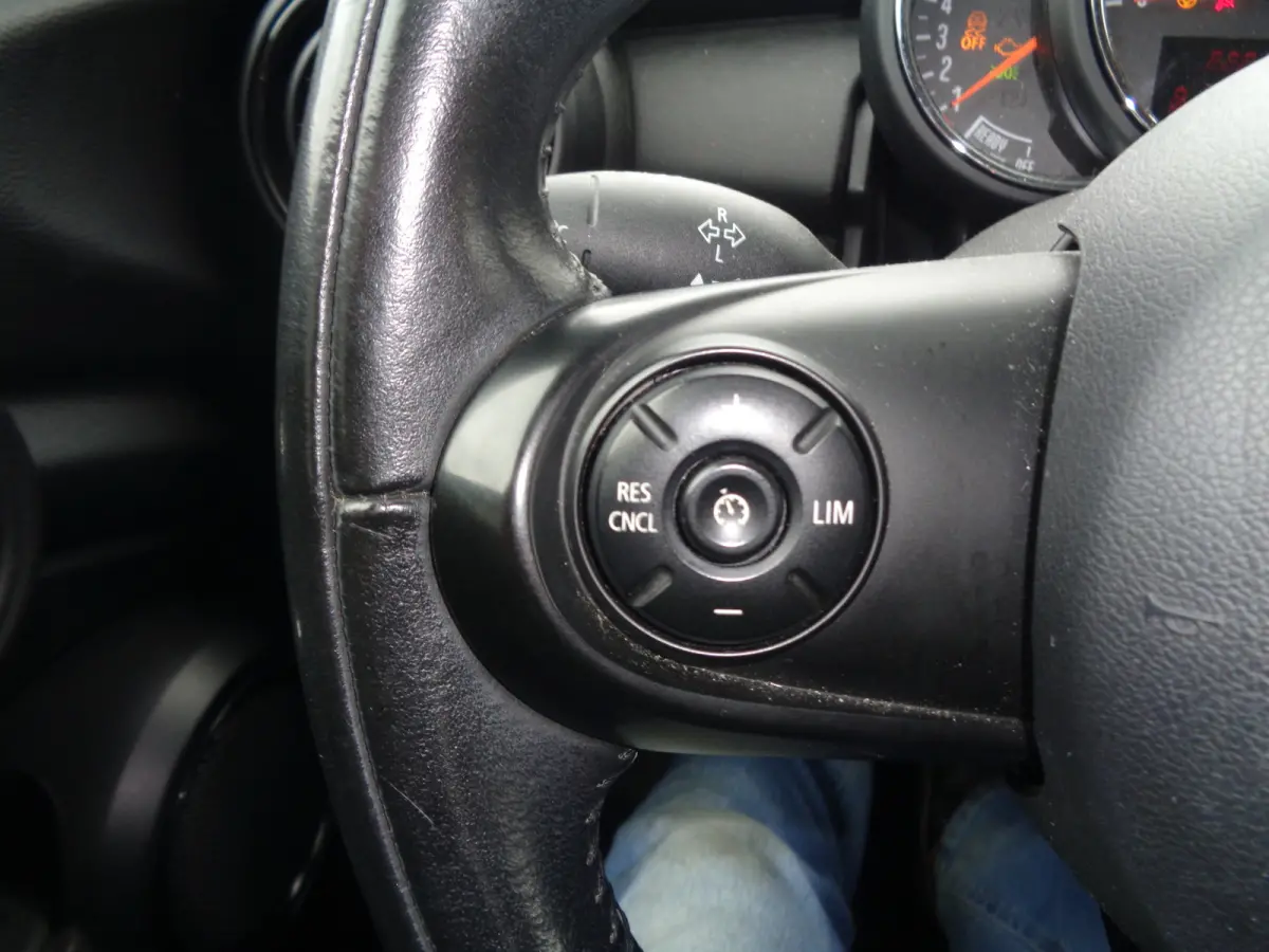 1.5 One First Airco, Navigatie, Carplay, LM velgen 17 inch