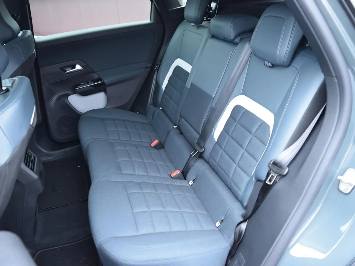 1.6 Plug-In Hybrid 195 Business 19" LICHTMETALEN VELGEN | CLIMATE CONTROL | PARKEERSENSOREN MET CAMERA | NAVI