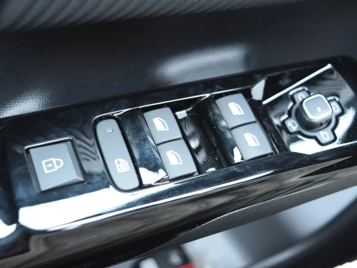 1.6 Plug-In Hybrid 195 Business 19" LICHTMETALEN VELGEN | CLIMATE CONTROL | PARKEERSENSOREN MET CAMERA | NAVI