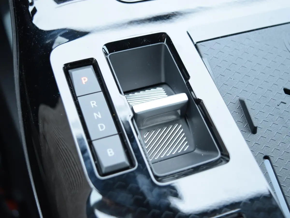 1.6 Plug-In Hybrid 195 Business 19" LICHTMETALEN VELGEN | CLIMATE CONTROL | PARKEERSENSOREN MET CAMERA | NAVI