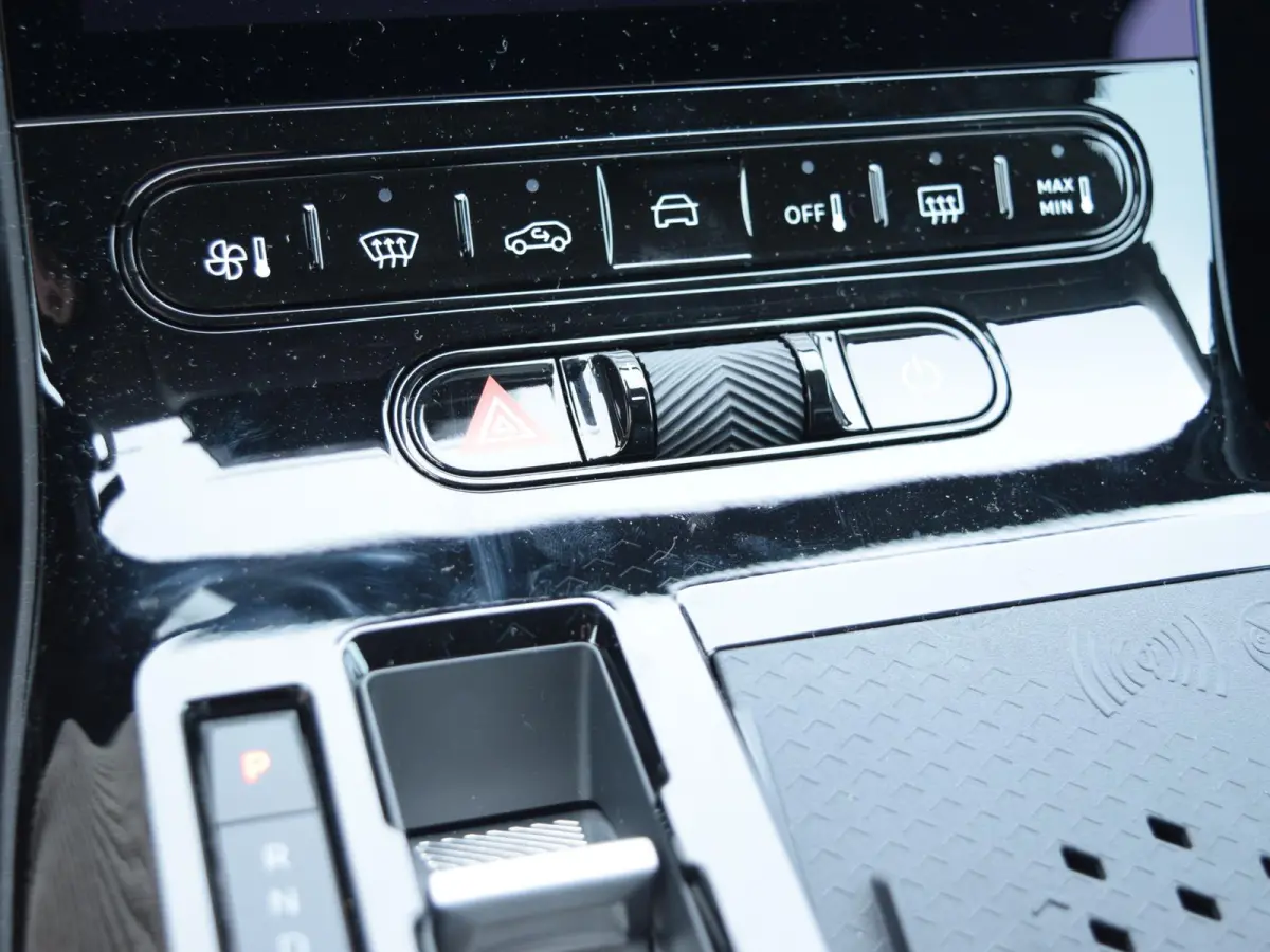 1.6 Plug-In Hybrid 195 Business 19" LICHTMETALEN VELGEN | CLIMATE CONTROL | PARKEERSENSOREN MET CAMERA | NAVI