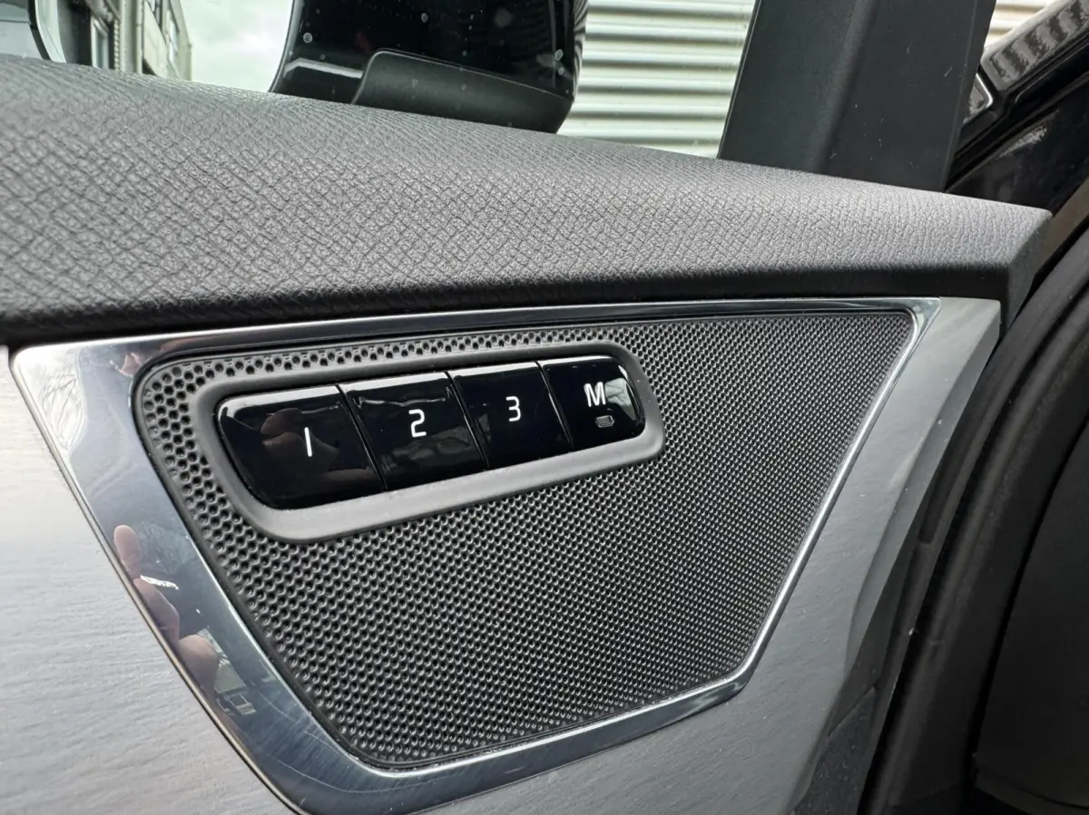 2.0 D5 AWD Inscription|PANO|Head-up|Memory|Leder|Camera|
