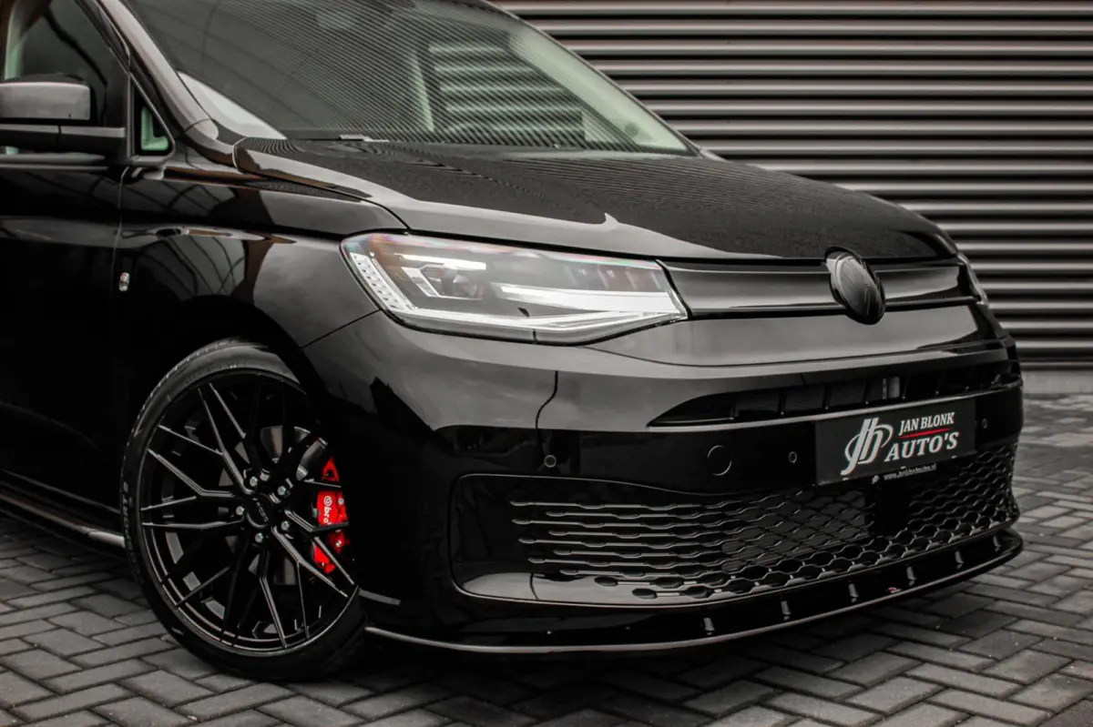 2.0 TDI 122PK DSG JB- EDITION / MAXTRON / SIDE- BARS / VERLAAGD / ELEK- PAKKET / PDC / CAMERA / BLACK OPS