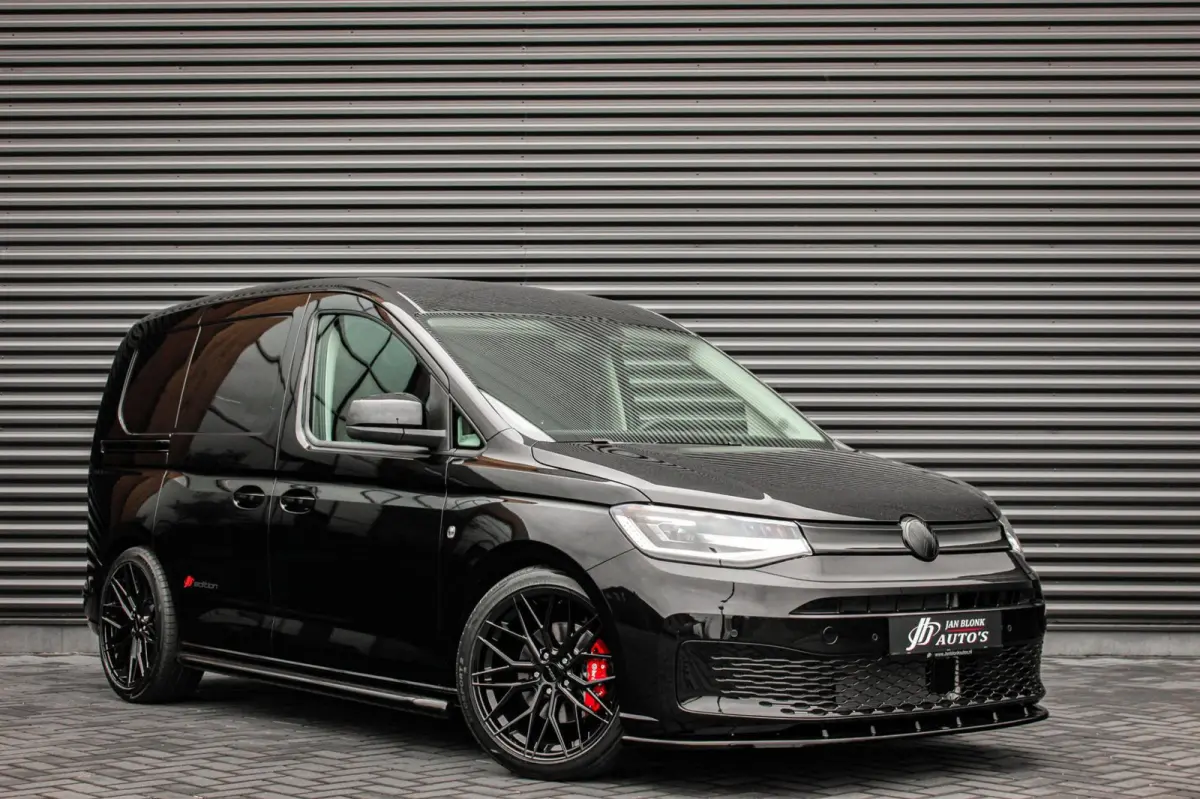 2.0 TDI 122PK DSG JB- EDITION / MAXTRON / SIDE- BARS / VERLAAGD / ELEK- PAKKET / PDC / CAMERA / BLACK OPS
