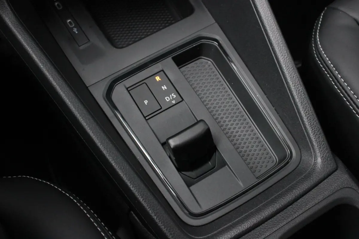 2.0 TDI 122PK DSG JB- EDITION / MAXTRON / SIDE- BARS / VERLAAGD / ELEK- PAKKET / PDC / CAMERA / BLACK OPS