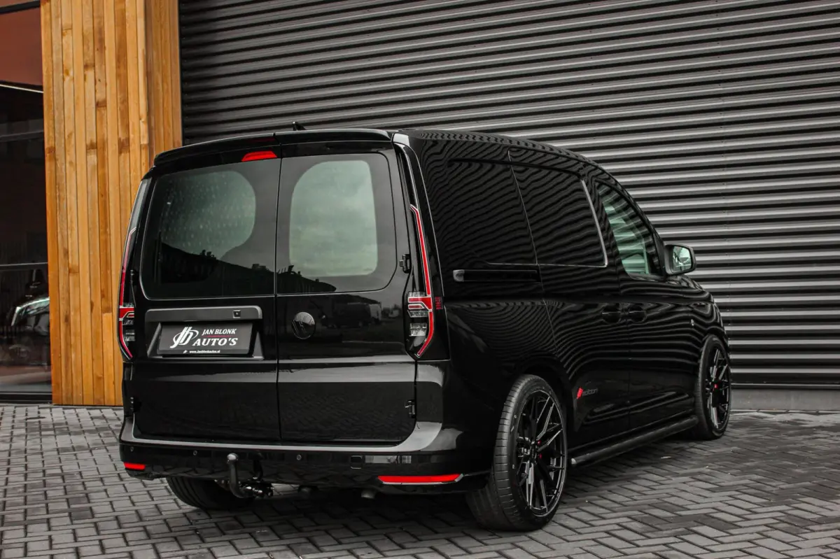 2.0 TDI 122PK DSG JB- EDITION / MAXTRON / SIDE- BARS / VERLAAGD / ELEK- PAKKET / PDC / CAMERA / BLACK OPS