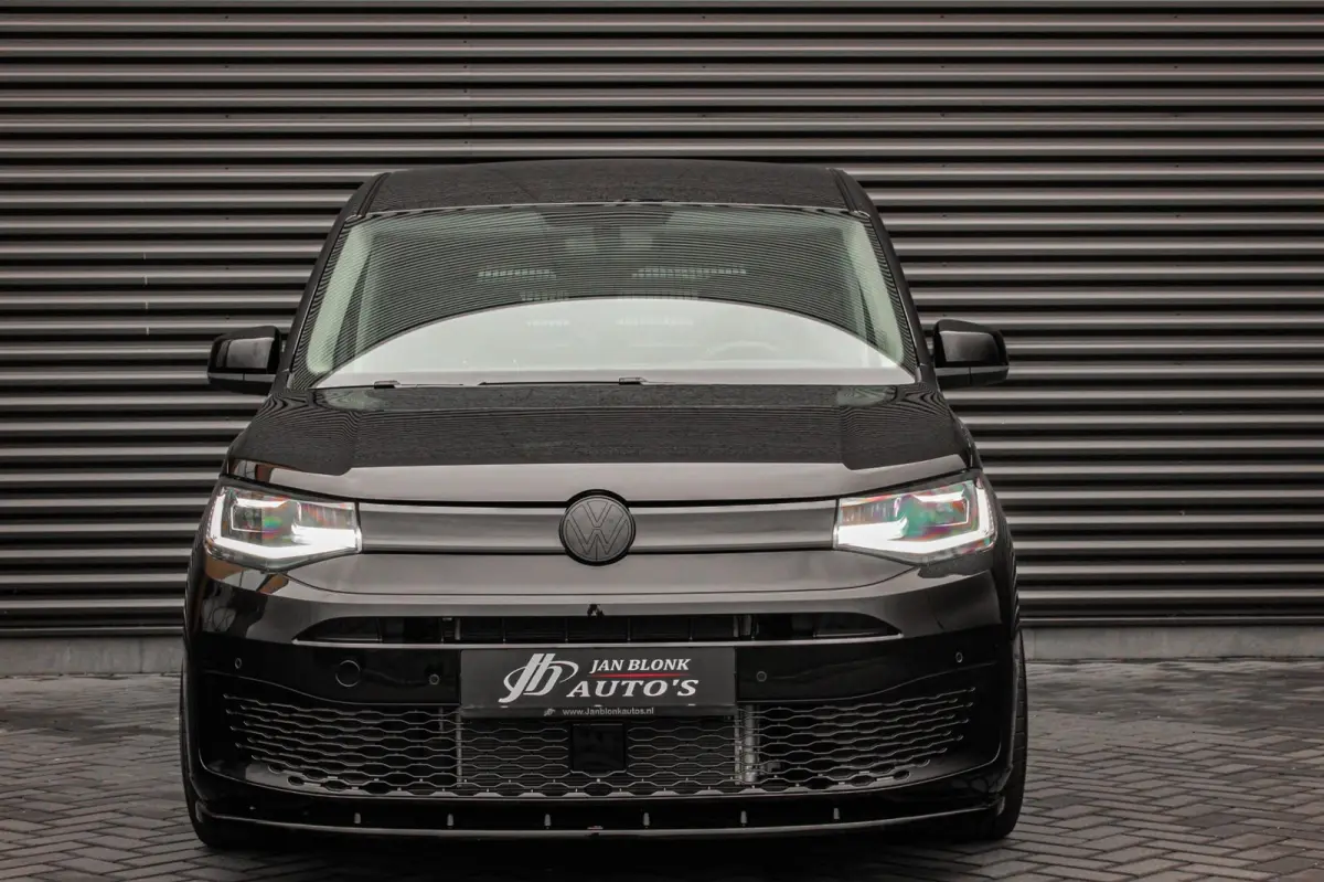 2.0 TDI 122PK DSG JB- EDITION / MAXTRON / SIDE- BARS / VERLAAGD / ELEK- PAKKET / PDC / CAMERA / BLACK OPS
