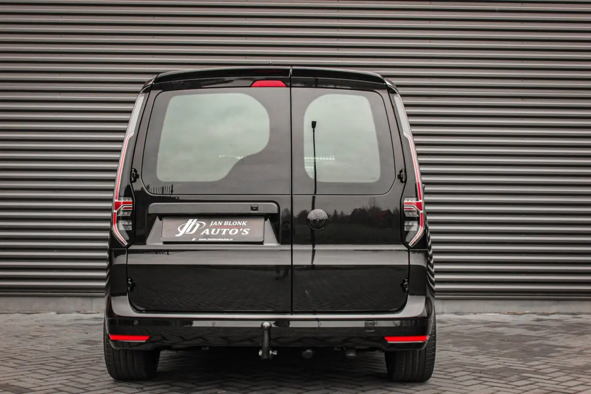 2.0 TDI 122PK DSG JB- EDITION / MAXTRON / SIDE- BARS / VERLAAGD / ELEK- PAKKET / PDC / CAMERA / BLACK OPS