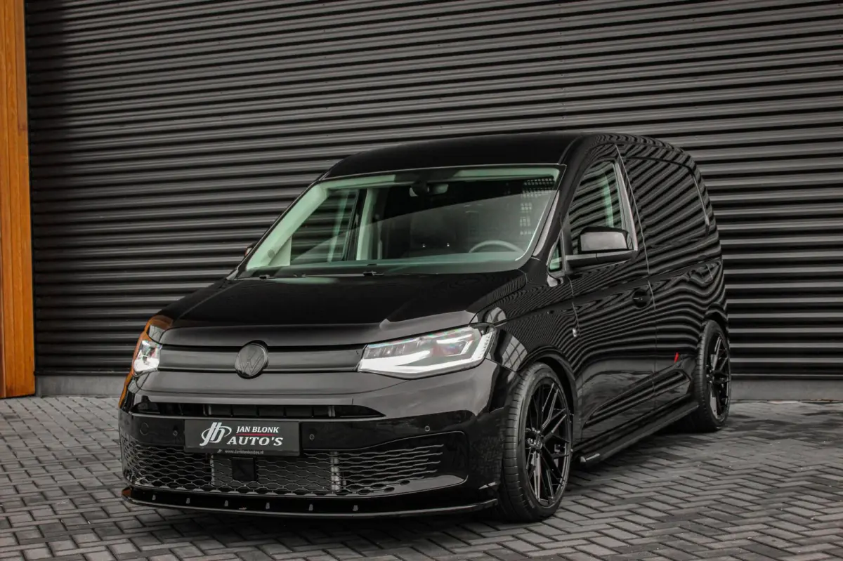 2.0 TDI 122PK DSG JB- EDITION / MAXTRON / SIDE- BARS / VERLAAGD / ELEK- PAKKET / PDC / CAMERA / BLACK OPS