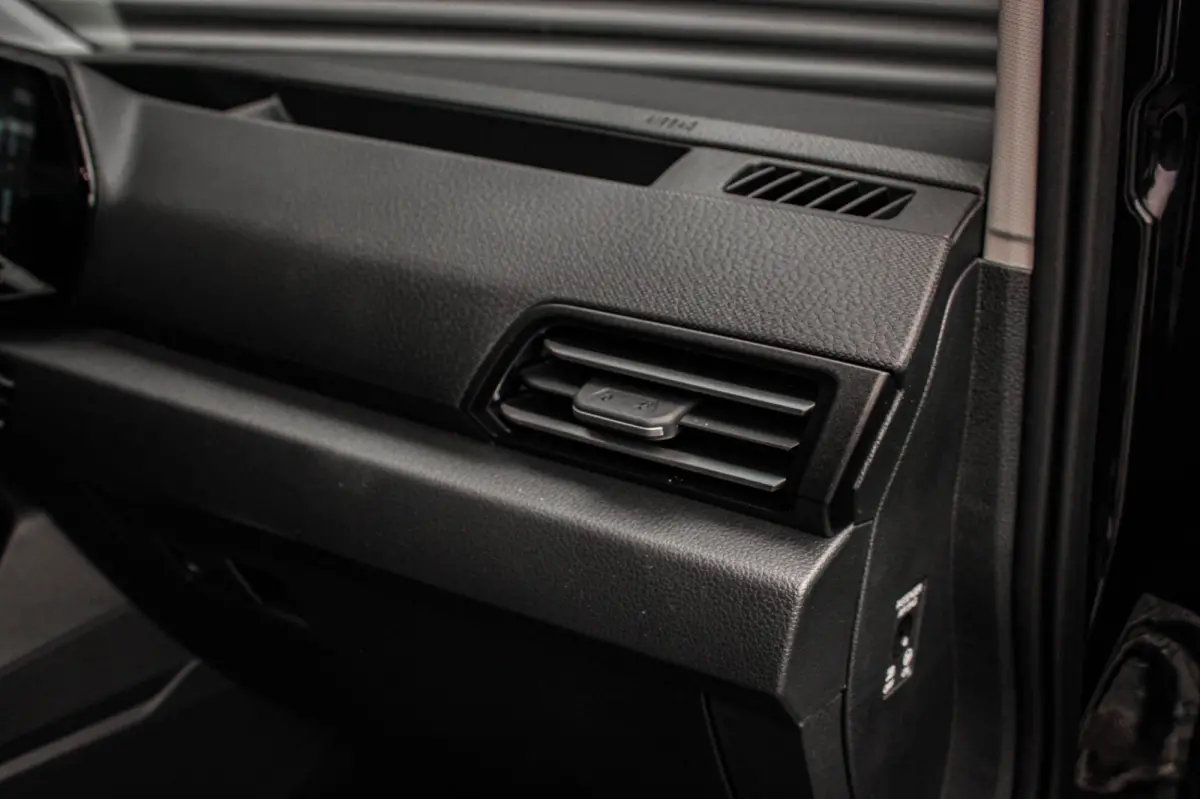 2.0 TDI 122PK DSG JB- EDITION / MAXTRON / SIDE- BARS / VERLAAGD / ELEK- PAKKET / PDC / CAMERA / BLACK OPS