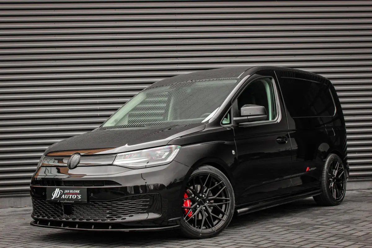 2.0 TDI 122PK DSG JB- EDITION / MAXTRON / SIDE- BARS / VERLAAGD / ELEK- PAKKET / PDC / CAMERA / BLACK OPS