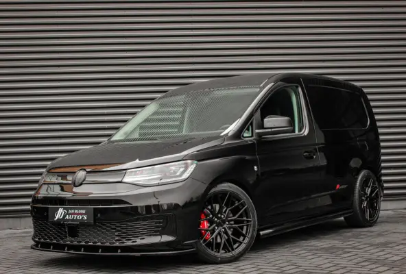2.0 TDI 122PK DSG JB- EDITION / MAXTRON / SIDE- BARS / VERLAAGD / ELEK- PAKKET / PDC / CAMERA / BLACK OPS