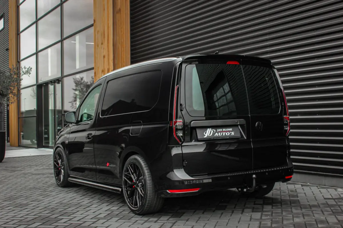2.0 TDI 122PK DSG JB- EDITION / MAXTRON / SIDE- BARS / VERLAAGD / ELEK- PAKKET / PDC / CAMERA / BLACK OPS