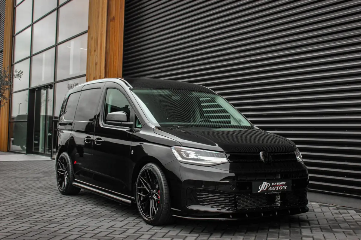 2.0 TDI 122PK DSG JB- EDITION / MAXTRON / SIDE- BARS / VERLAAGD / ELEK- PAKKET / PDC / CAMERA / BLACK OPS