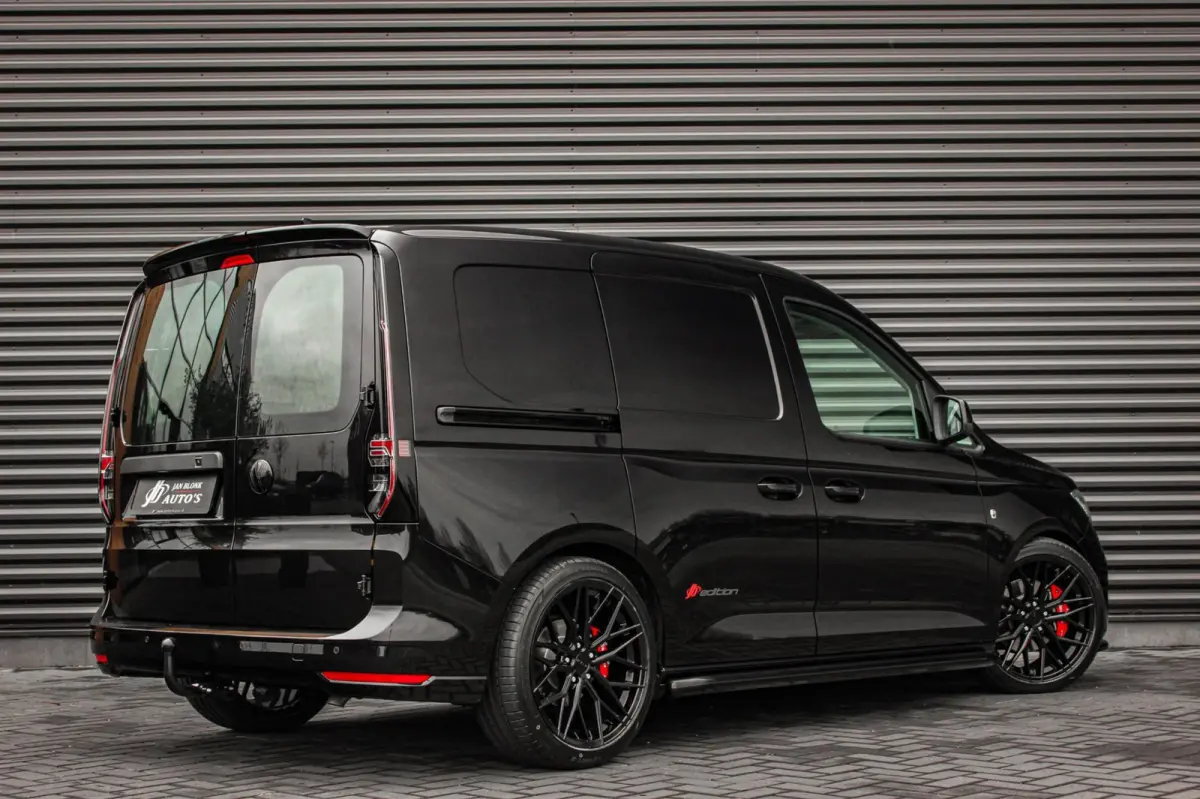 2.0 TDI 122PK DSG JB- EDITION / MAXTRON / SIDE- BARS / VERLAAGD / ELEK- PAKKET / PDC / CAMERA / BLACK OPS