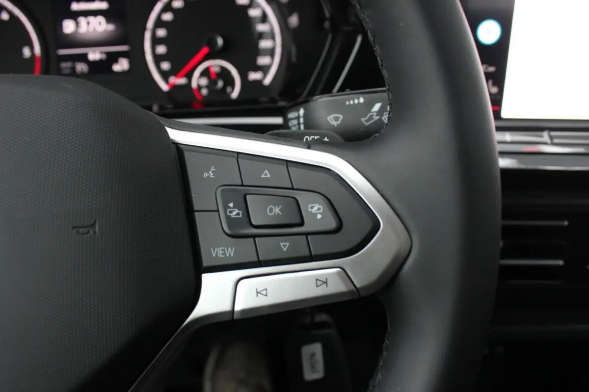 2.0 TDI 122PK DSG JB- EDITION / MAXTRON / SIDE- BARS / VERLAAGD / ELEK- PAKKET / PDC / CAMERA / BLACK OPS