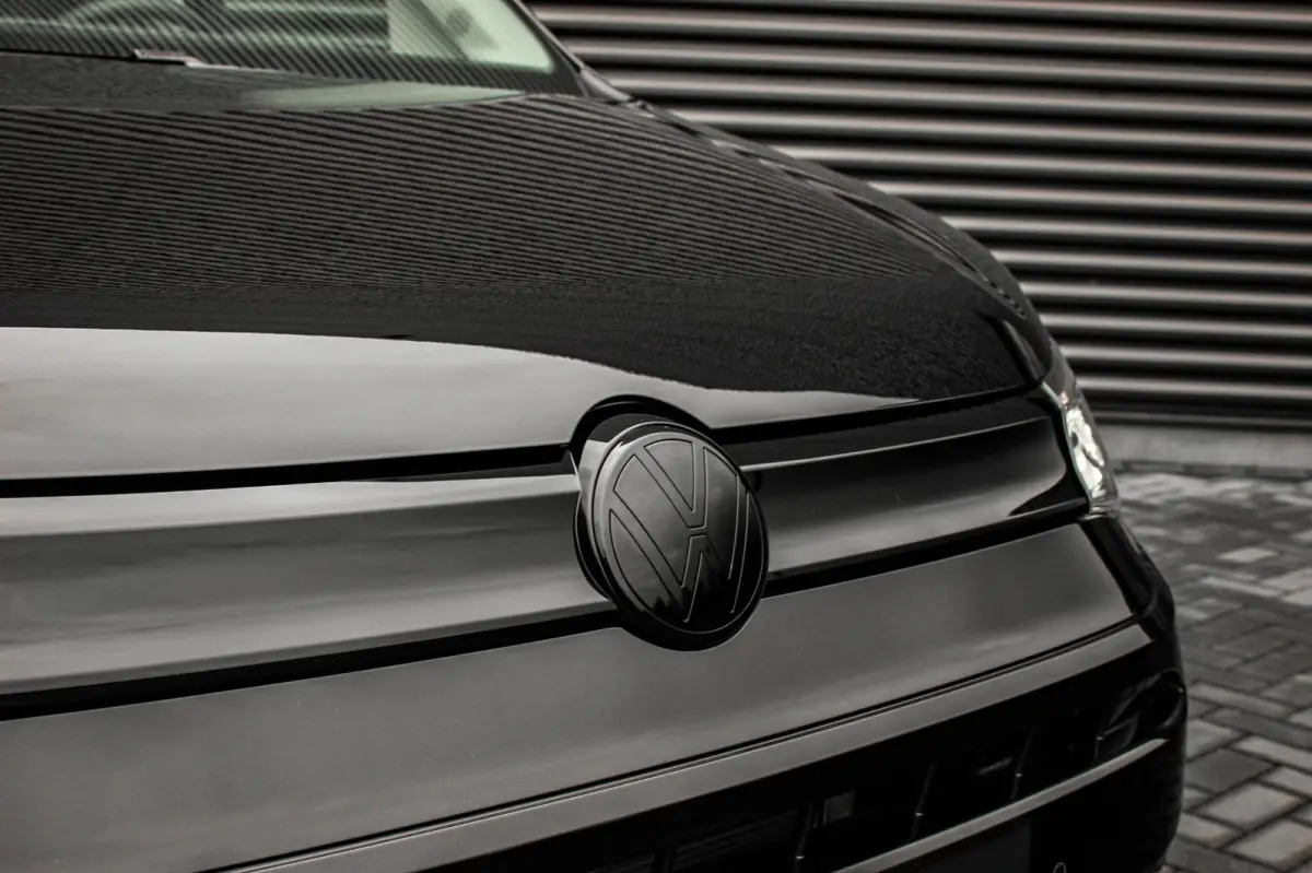 2.0 TDI 122PK DSG JB- EDITION / MAXTRON / SIDE- BARS / VERLAAGD / ELEK- PAKKET / PDC / CAMERA / BLACK OPS