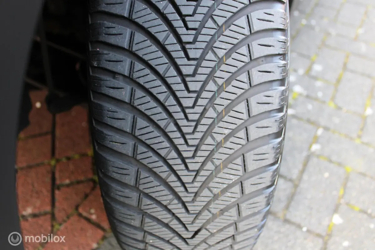 1.2 110 PK Turbo GT-line, Donker glas, Pdc voor + achter + camera, Cruise, Clima, Navi, App connect