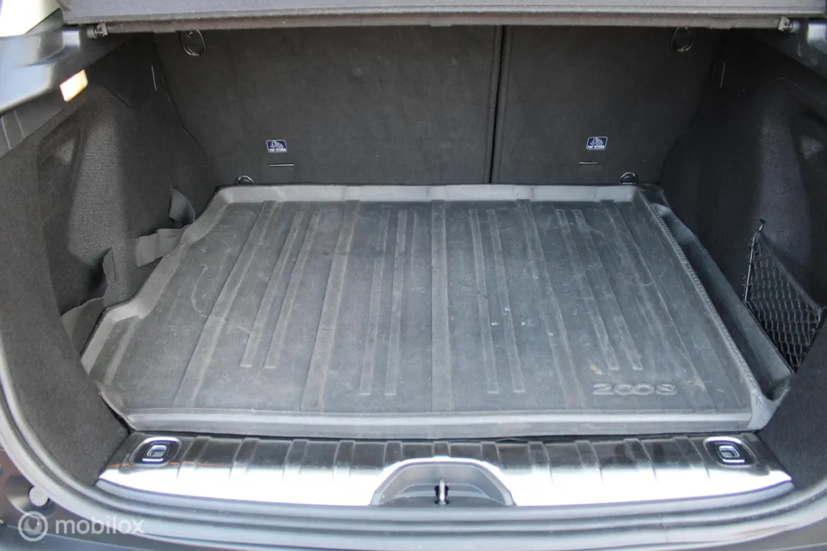 1.2 110 PK Turbo GT-line, Donker glas, Pdc voor + achter + camera, Cruise, Clima, Navi, App connect