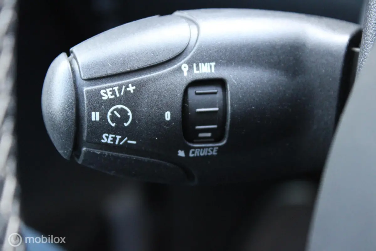 1.2 110 PK Turbo GT-line, Donker glas, Pdc voor + achter + camera, Cruise, Clima, Navi, App connect