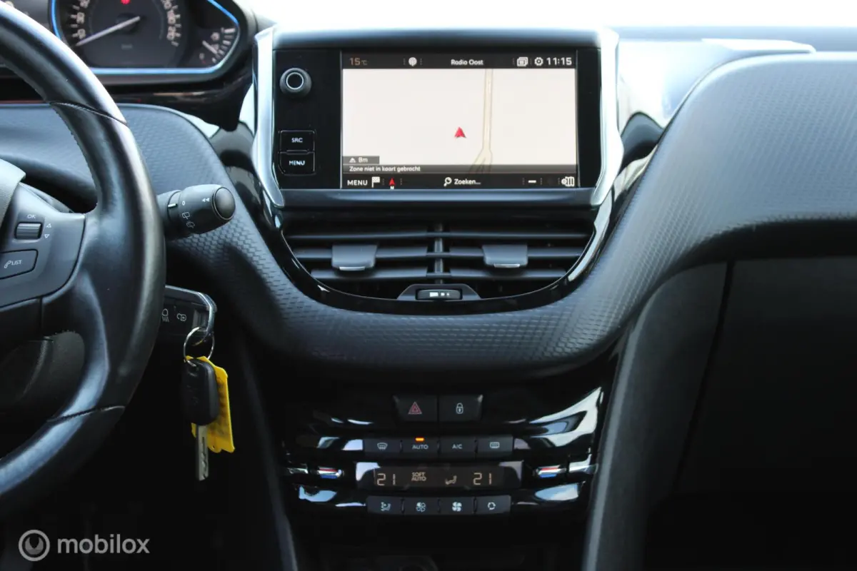 1.2 110 PK Turbo GT-line, Donker glas, Pdc voor + achter + camera, Cruise, Clima, Navi, App connect