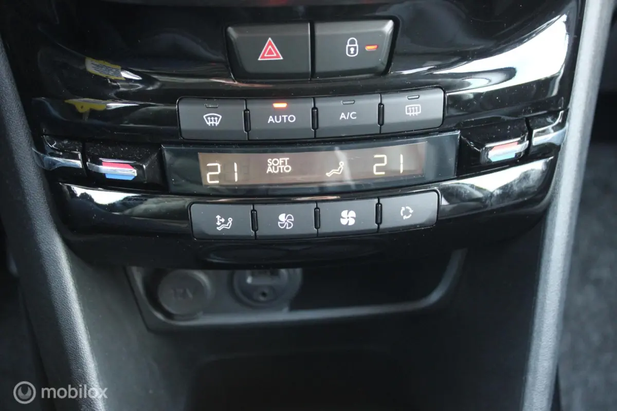 1.2 110 PK Turbo GT-line, Donker glas, Pdc voor + achter + camera, Cruise, Clima, Navi, App connect