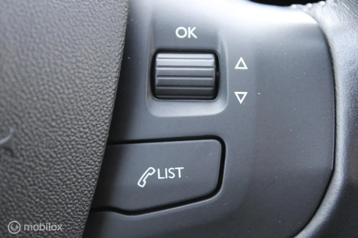 1.2 110 PK Turbo GT-line, Donker glas, Pdc voor + achter + camera, Cruise, Clima, Navi, App connect