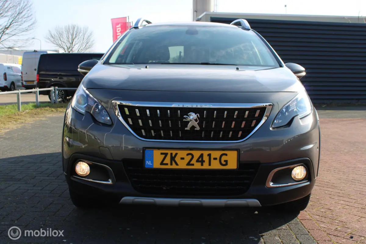 1.2 110 PK Turbo GT-line, Donker glas, Pdc voor + achter + camera, Cruise, Clima, Navi, App connect