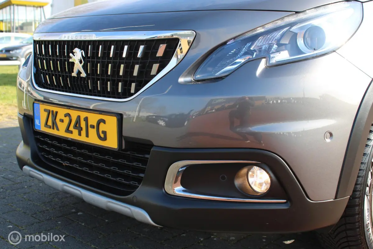 1.2 110 PK Turbo GT-line, Donker glas, Pdc voor + achter + camera, Cruise, Clima, Navi, App connect