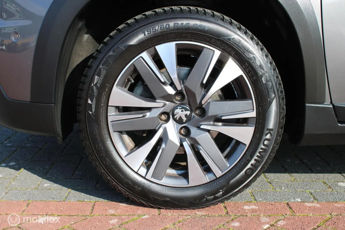 1.2 110 PK Turbo GT-line, Donker glas, Pdc voor + achter + camera, Cruise, Clima, Navi, App connect