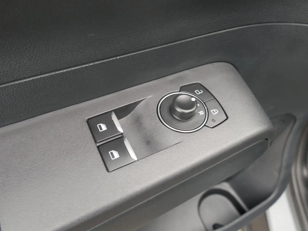 1.0 EcoBoost Trend | Winterpack | Camera | Schuifdeur | CarPlay/Android Auto | Parkeersensoren | Cruise Control | DAB