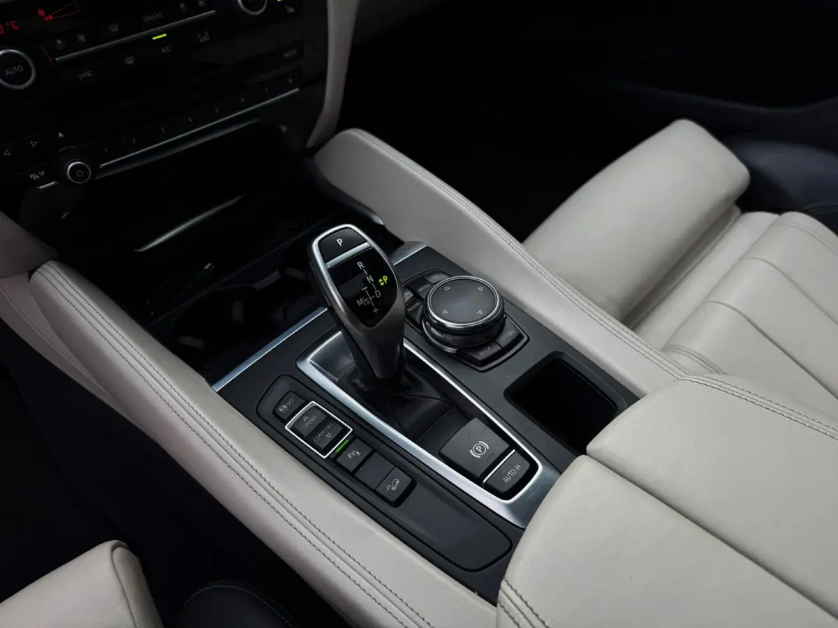 XDrive30d High Executive 258PK|Full Led|Proff Navi|Kantel/Schuifdak|HarmanKardon|Memmory|HUD|Leder|StoelVW|AUT|Flippers
