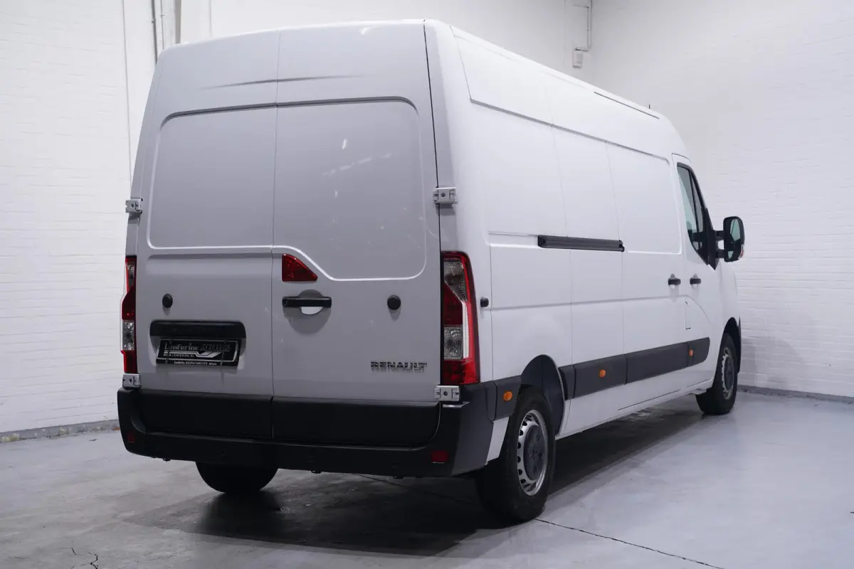 2.3 dCi 135 pk L3H2 Navi v.a. 388,- p/mnd Airco ECC, 270gr Achterdeuren, Cruise control, PDC achter, 3-Zits