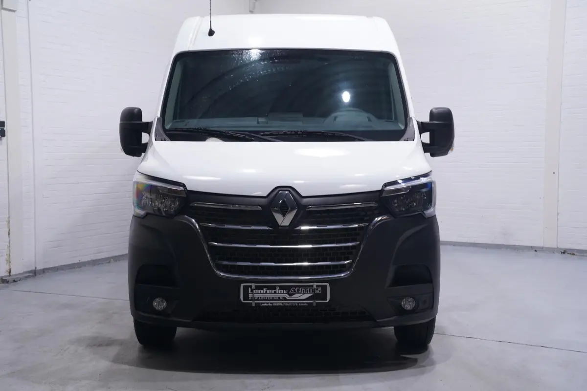 2.3 dCi 135 pk L3H2 Navi v.a. 388,- p/mnd Airco ECC, 270gr Achterdeuren, Cruise control, PDC achter, 3-Zits