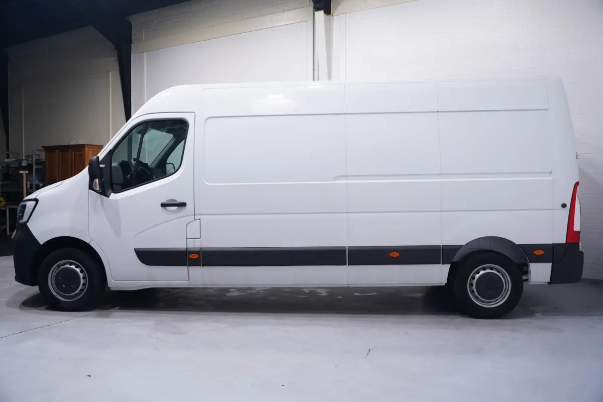 2.3 dCi 135 pk L3H2 Navi v.a. 388,- p/mnd Airco ECC, 270gr Achterdeuren, Cruise control, PDC achter, 3-Zits