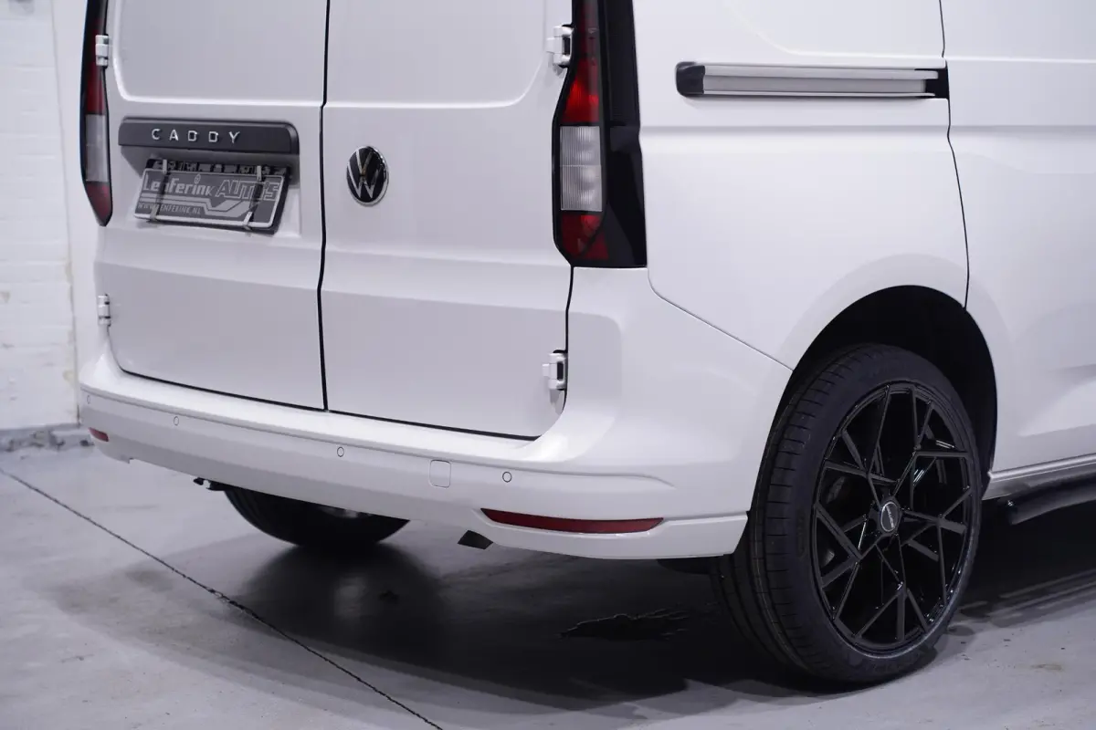 1.5 TSI 115 pk BENZINE Black&White Edition 19" LMV, Spoilers V+A, Airco, Bumpers in Kleur, Cruise Control, 2-Zits