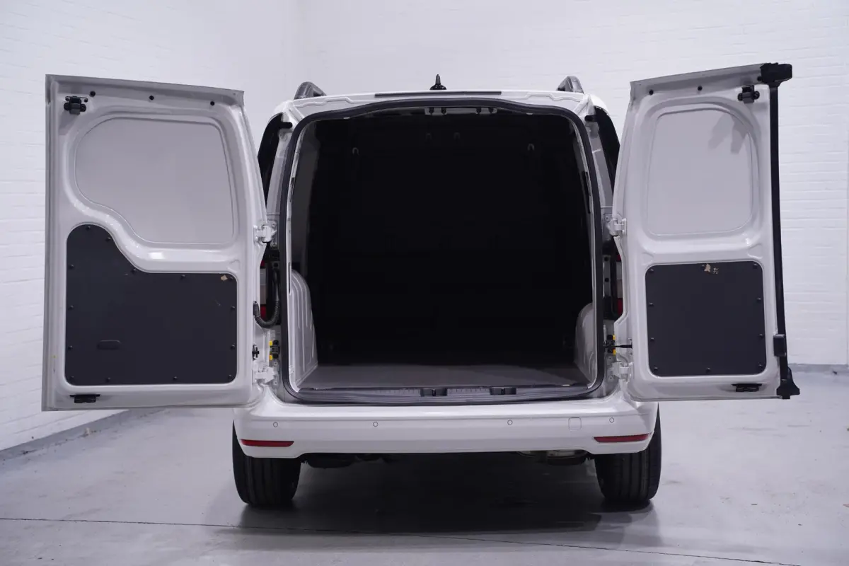 1.5 TSI 115 pk BENZINE Black&White Edition 19" LMV, Spoilers V+A, Airco, Bumpers in Kleur, Cruise Control, 2-Zits