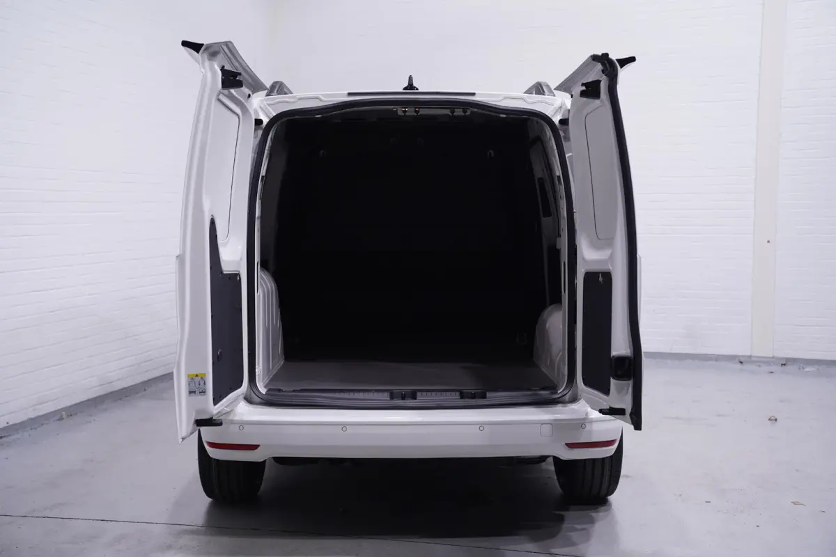 1.5 TSI 115 pk BENZINE Black&White Edition 19" LMV, Spoilers V+A, Airco, Bumpers in Kleur, Cruise Control, 2-Zits