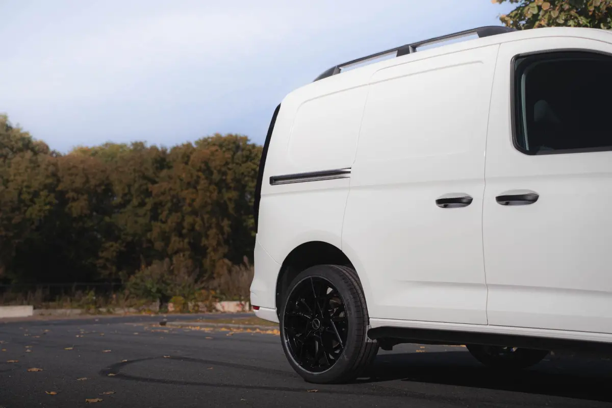 1.5 TSI 115 pk BENZINE Black&White Edition 19" LMV, Spoilers V+A, Airco, Bumpers in Kleur, Cruise Control, 2-Zits