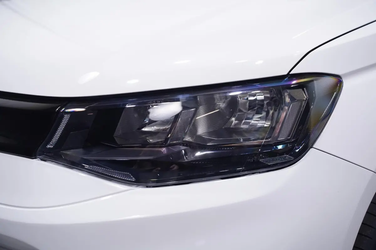 1.5 TSI 115 pk BENZINE Black&White Edition 19" LMV, Spoilers V+A, Airco, Bumpers in Kleur, Cruise Control, 2-Zits